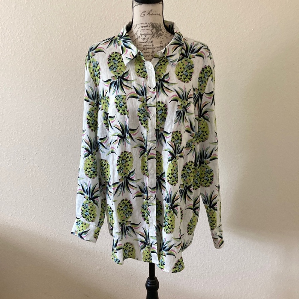 Size 1X linen pineapple button front shirt